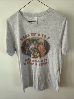 Graphic Tee Women’s Small